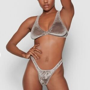 SKIMS Velvet Stretch Plunge Bra Sienna Brown
